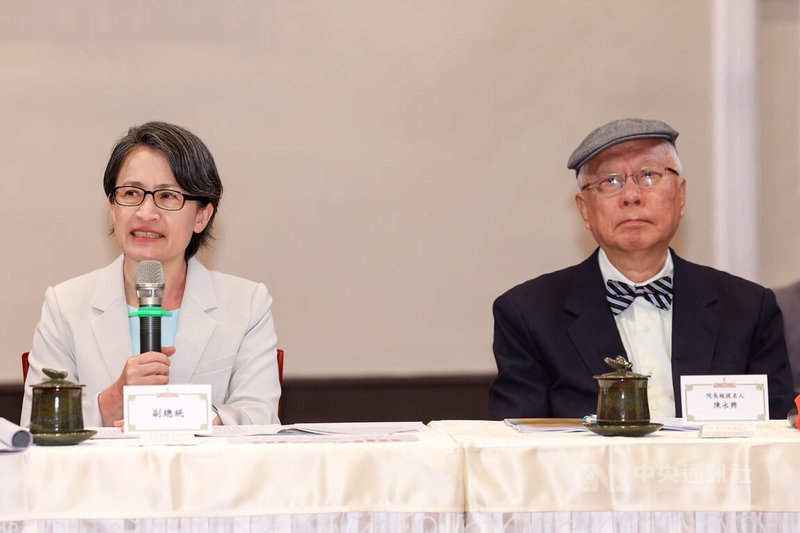 「監察院第7屆正、副院長及監察委員被提名人介紹記者會」11日上午在總統府舉行，副總統蕭美琴（左）介紹監察院長被提名人陳永興（右），是台灣民主公義和人權保障的重要推手。中央社記者吳家昇攝 115年6月11日