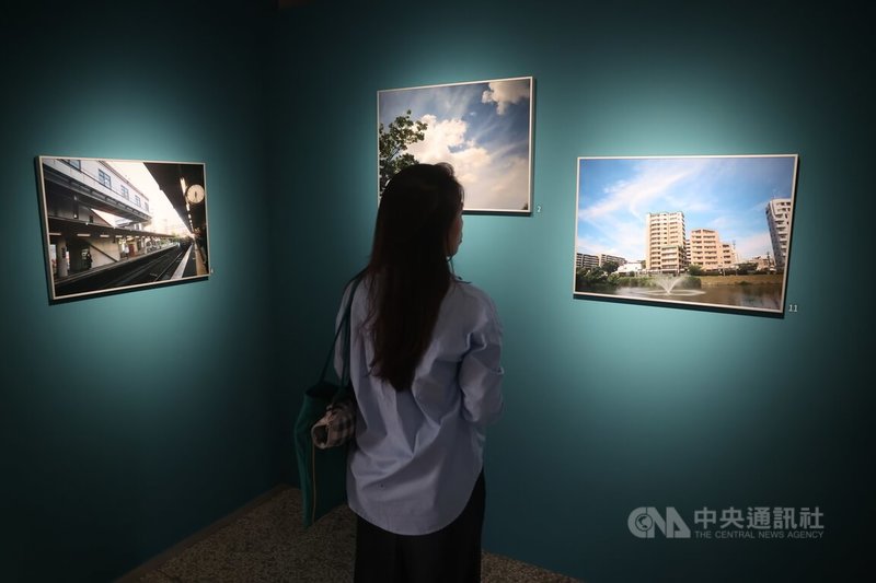 國家攝影文化中心攝影展「黯像：看見不見－無視之覺」11日舉行開幕式，主張這是一場非視覺觀看的展覽，以看不見為起點，引導觀眾重新思索視覺與感知間關係，圖為參展藝術家廣瀨浩二郎（Hirose Kojiro）作品。中央社記者王飛華攝　115年6月11日