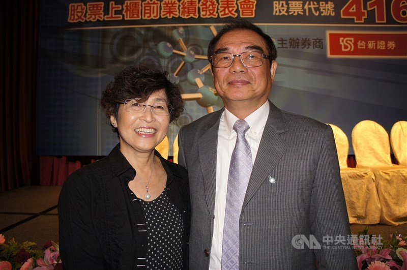 圖右為台灣醣聯董事長張東玄。 （中央社檔案照片）