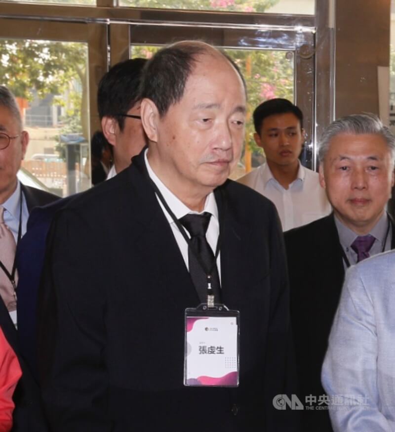 日月光投控董事長張虔生（前）。（中央社檔案照片）