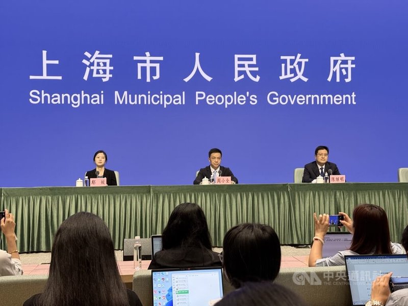 上海市政府12日下午召開記者會，發布2026陸家嘴論壇活動訊息，本屆論壇主題設定為「全球治理倡議下的金融發展與合作：新願景、新挑戰和新機遇」。中央社記者廖文綺上海攝　115年6月12日