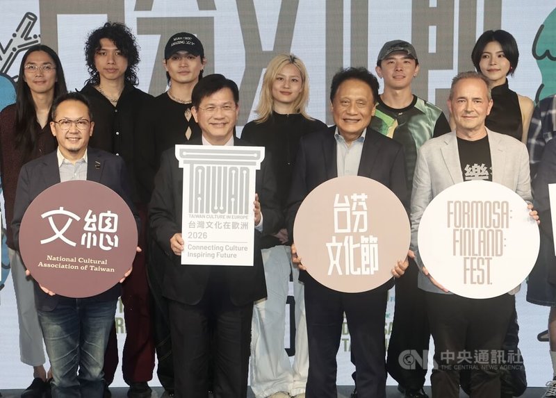 中華文化總會12日在台北舉行第2屆F:F:F台芬文化節行前記者會，文總祕書長李厚慶（前左起）、外交部長林佳龍、原民會主委曾智勇Ljaucu．Zingrur、芬蘭商務辦事處副代表葉瑞（Jere Tala）等人出席。中央社記者張皓安攝　115年6月12日