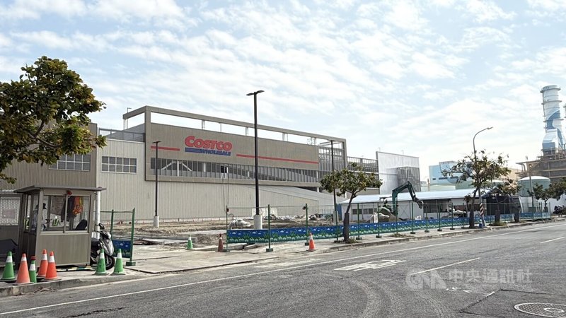 台灣好市多12日宣布，營業近30年的好市多高雄店將於7月3日搬遷，屆時將從中華五路遷至前鎮區智科路新址。圖為新店址施工情形。中央社記者林巧璉攝　115年6月12日