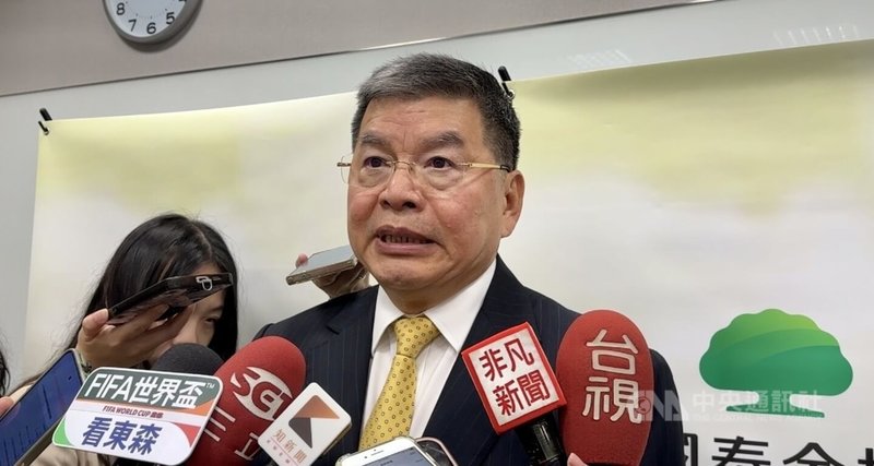 國泰金12日舉行115年股東常會。國泰金總經理李長庚（圖）會後受訪時表示，國泰人壽規劃試辦推出1年期在宅急症照護保單，保單已設計好，將盡快送審。中央社記者蘇思云攝　115年6月12日