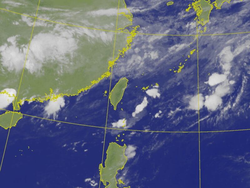 13日上午8時20分台灣附近衛星雲圖。（圖取自氣象署網頁cwa.gov.tw）
