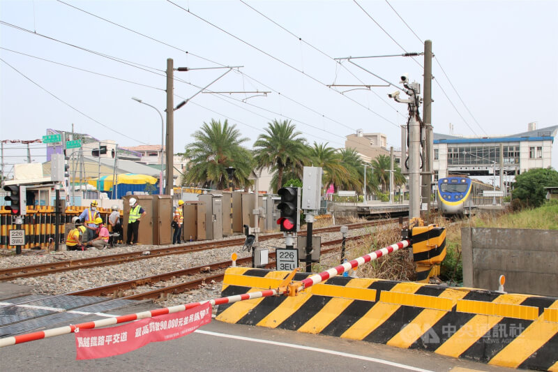 圖為彰化縣大村鄉中正西路平交道。（中央社檔案照片）