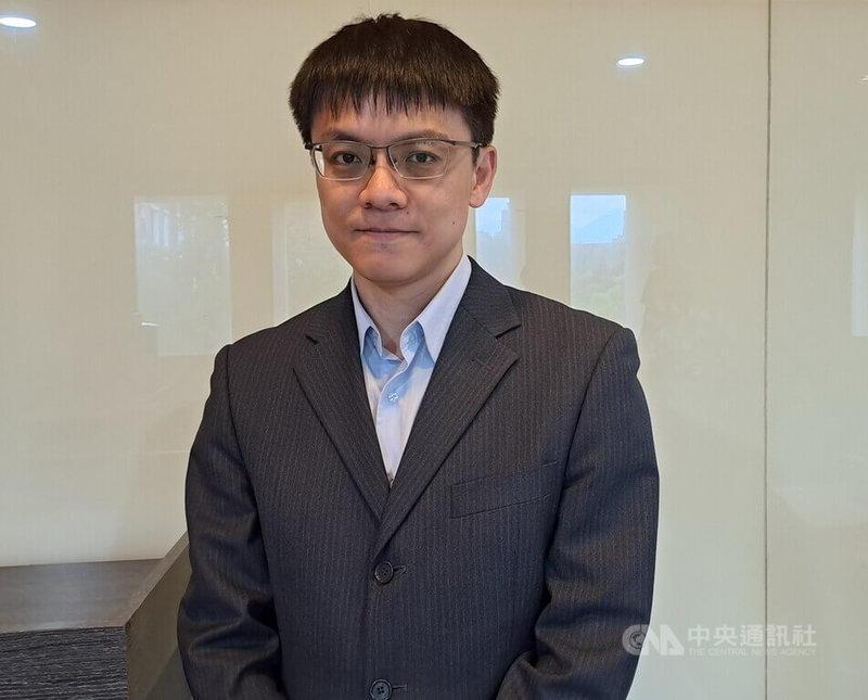 東吳大學政治系副教授陳方隅13日在台北的一場講座表示，中共正透過輿論戰、法律戰及心理戰等「三戰」手段，試圖影響台灣對中國的認知，並分化社會。中央社記者陳鎧妤攝　115年6月13日