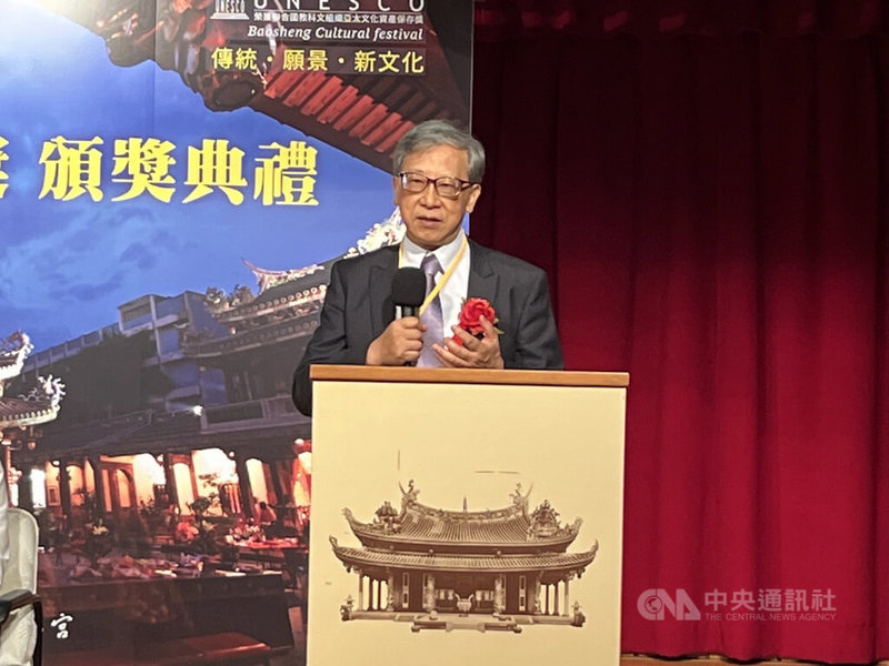 台北保安宮頒發的保生醫療奉獻獎，獎金達新台幣100萬元。獲獎的恆春基督教醫院院長黃健榮（圖）14日出席頒獎典禮表示，在偏鄉服務30載，深諳資源的重要，「我會全數捐給醫院」。中央社記者楊淑閔攝　115年6月14日