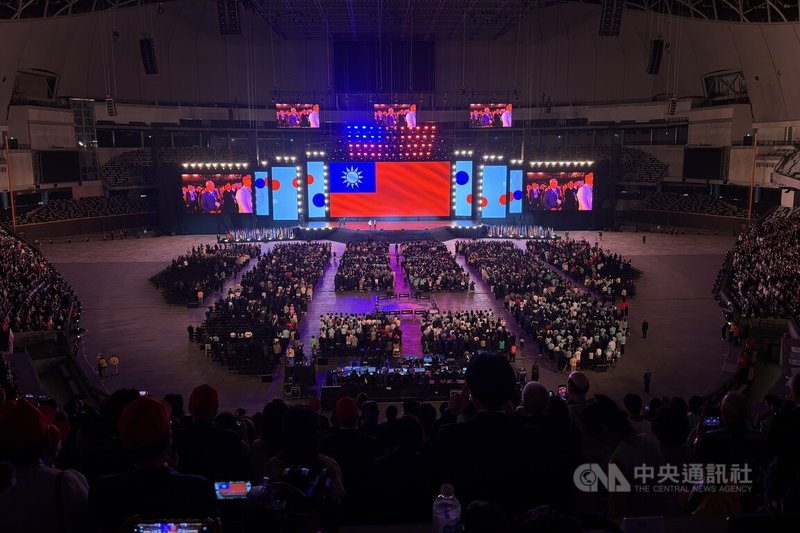 「2026台北國際扶輪年會」開幕典禮14日上午在台北大巨蛋舉行，國旗在會場亮相博得滿場掌聲。中央社記者吳家昇攝 115年6月14日
