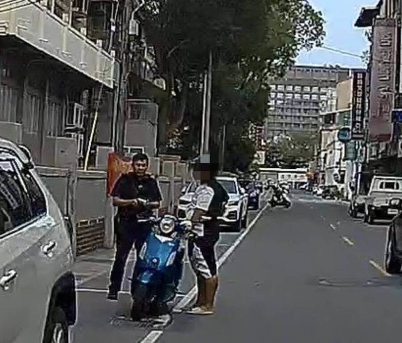 蔡姓機車騎士12日遭警方攔查，經唾液毒品快篩檢測，呈毒品陽性反應，經金門地檢署檢察官訊問後，認蔡男涉犯不能安全駕駛等罪嫌重大，且蔡男於3月間曾因涉犯毒駕遭警方查獲移送，於交保後短期內再度施用毒品騎車上路，有反覆實施同類犯罪之虞，蔡男13日遭聲押獲准。（金門縣警察局提供）中央社記者張已亷傳真  115年6月14日