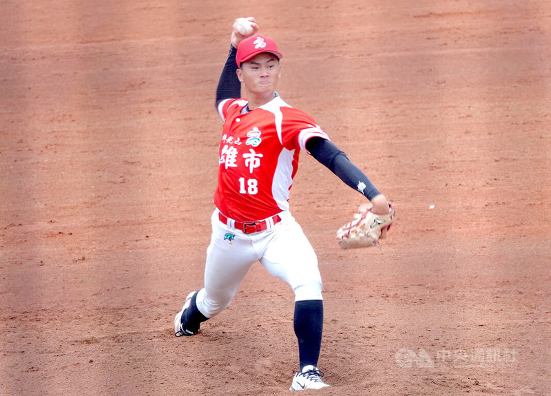  115年玉山盃全國青棒錦標賽高雄市投手陳昱勛（圖）15日飆出生涯最速149公里，後援2.1局無失分，率隊以2比1擊敗嘉義市、保晉級生機。中央社記者謝靜雯攝　115年6月15日
