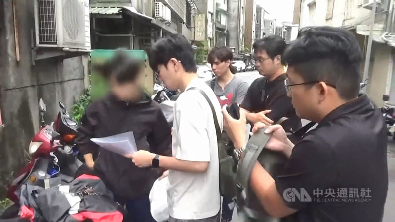 台北市林姓男子（左）日前在社群平台Instagram發文號召車友上陽明山競速，警方循線蒐證，於6月10日拘提送辦。（翻攝照片）中央社記者黃麗芸傳真　115年6月15日