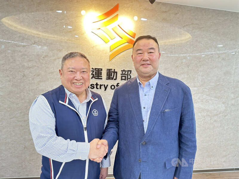 國家運動訓練中心今年3月確定新董事長為前中華奧會主席林鴻道（左），新執行長趙士強（右）。運動部15日表示，接獲林鴻道口頭請辭，予以尊重。（中央社檔案照片）