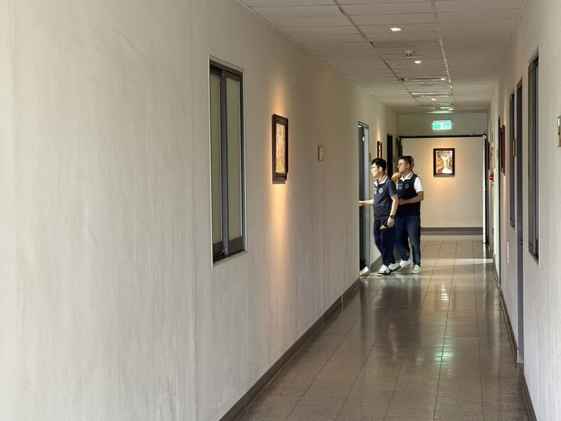 宜蘭地檢署偵辦宜蘭縣消防局辦理餐會不實核銷案，16日發動第2波行動，搜索宜蘭縣消防局長徐松奕辦公室（圖），並約談徐松奕，經檢察官複訊後，下午諭令新台幣50萬元交保。（讀者提供）中央社記者王朝鈺傳真  115年6月16日