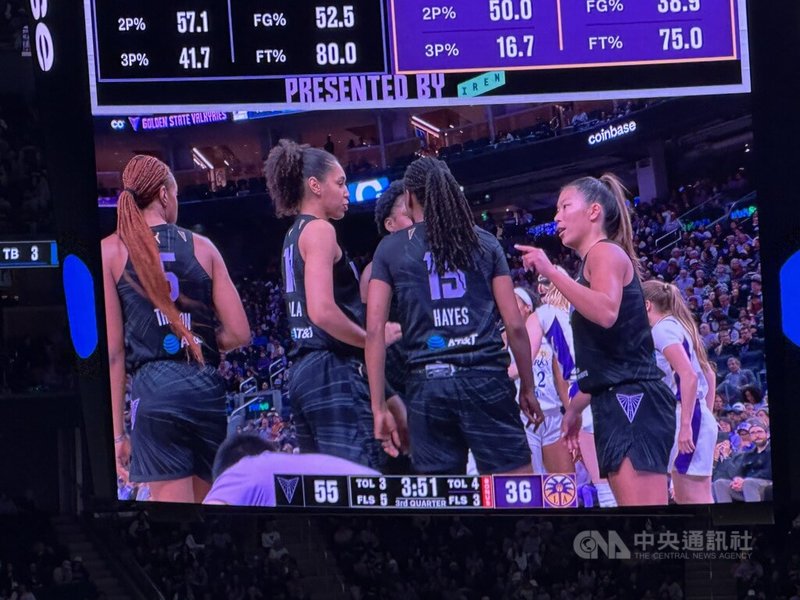 WNBA金州女武神隊亞洲傳統之夜，擊敗同州對手洛杉磯火花（Los Angeles Sparks），台裔後衛陳紫柔（Kaitlyn Chen）替補出賽10分05秒，攻下6分。中央社記者張欣瑜舊金山攝　115年6月16日