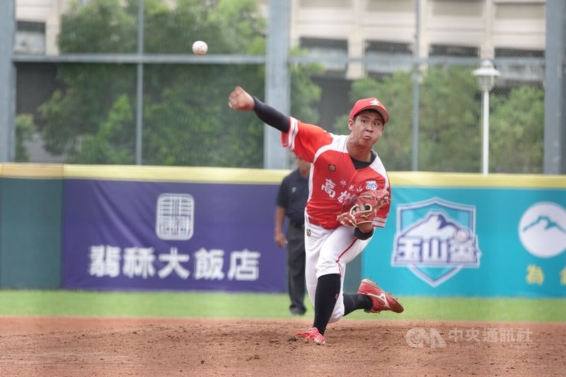 玉山盃青棒賽高雄市隊投手鄭品紳（圖）16日登板投6局無失分、率隊搶勝，自評投出高三最佳一役，目標再拚青棒國手，把失去的討回。中央社記者謝靜雯攝 115年6月16日