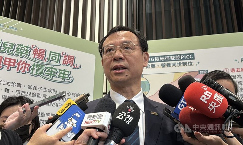 對於HIV接觸者是否全面強制採檢，衛生福利部長石崇良16日表達立場指出，立法時已廣泛討論，強制恐造成疫調困難，除非有新考量，才考慮新增規定。中央社記者沈佩瑤攝　115年6月16日