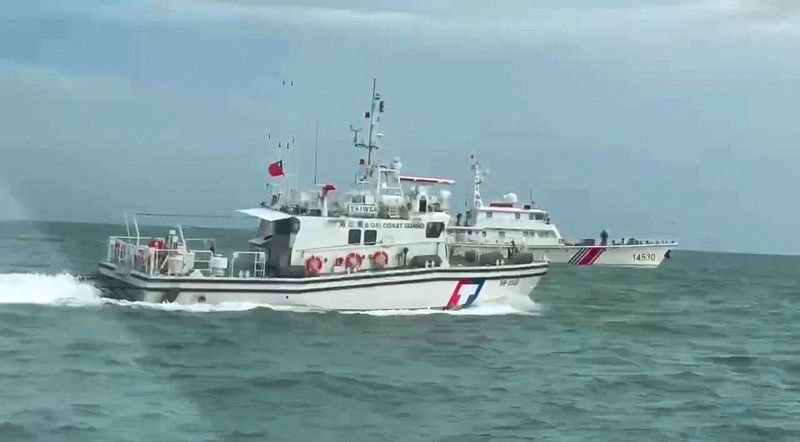 海巡16日偵獲中國海警船出沒金門周邊海域，立即調派巡防艇併航監控，透過中、英文無線電廣播要求海警船轉向航離。（海洋委員會海巡署金馬澎分署提供）中央社記者吳玟嶸傳真　115年6月16日