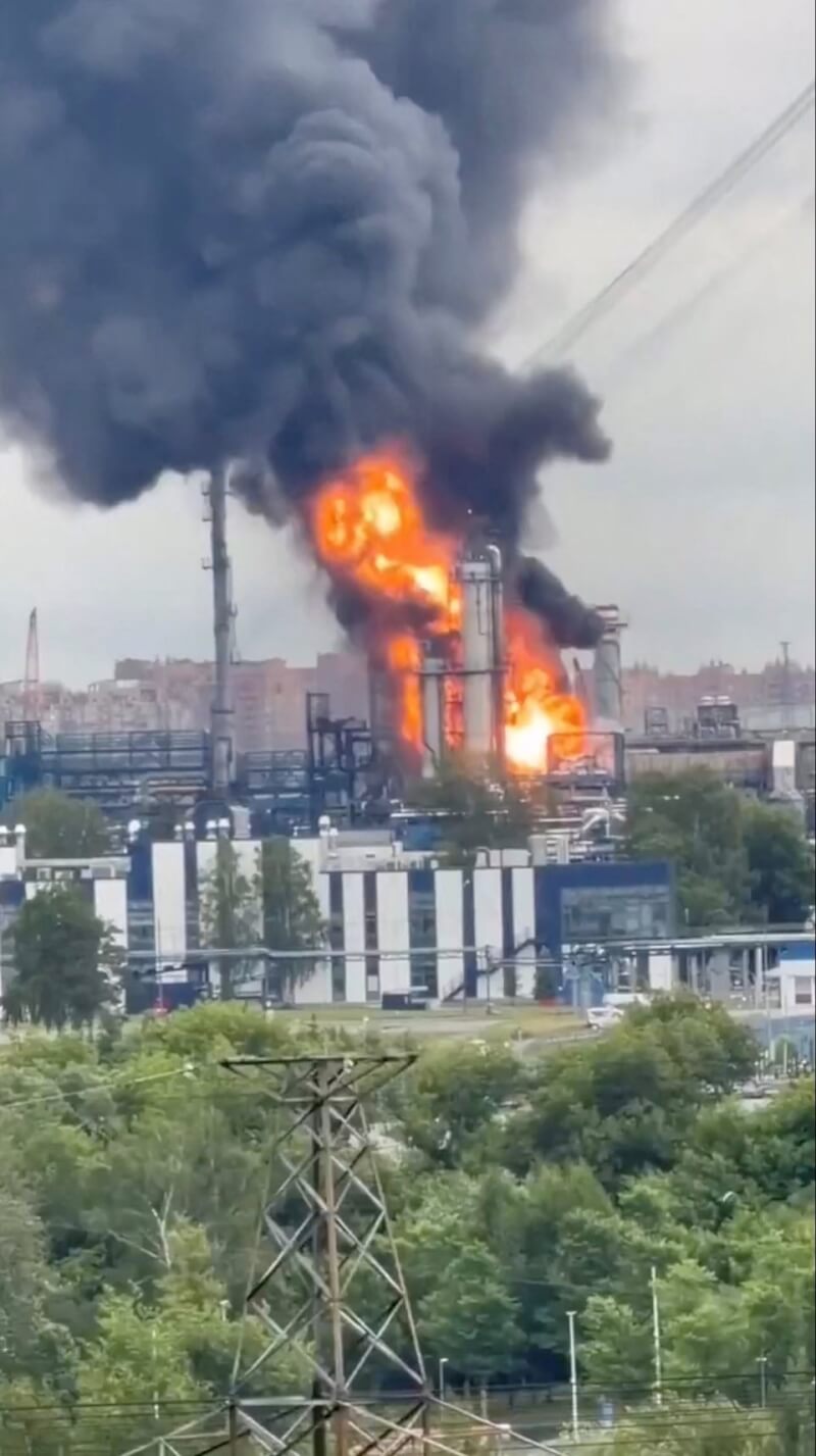 莫斯科市長索比亞寧表示，烏克蘭發動無人機攻擊，導致俄羅斯天然氣工業石油公司旗下的莫斯科煉油廠一處設施受損。（Social Media/via 路透社）