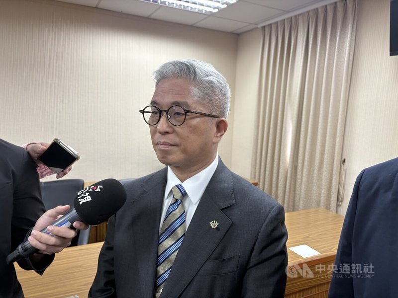 國防部副部長徐斯儉17日指出，美國聯邦參議院軍委會日前通過2027財政年度國防授權法案，將「台灣安全合作倡議」重新命名為「第一島鏈安全合作倡議」。中央社記者吳書緯攝 115年6月17日