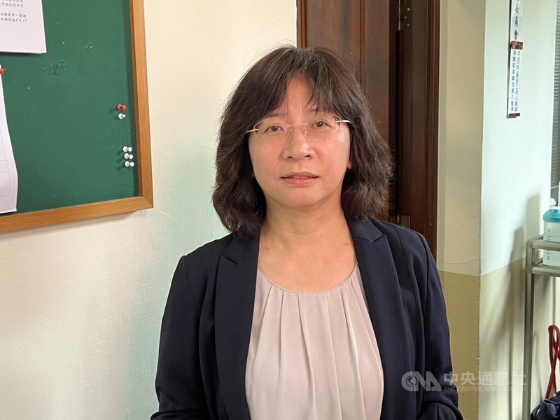 民航局過去3年職員及聘僱人員離職率，從11.78%升至13.67%，而飛航管制員受訓期汰離率達21.54%。民航局長何淑萍17日說，檢討並爭取薪資、人力補充。中央社記者黃巧雯攝 115年6月17日