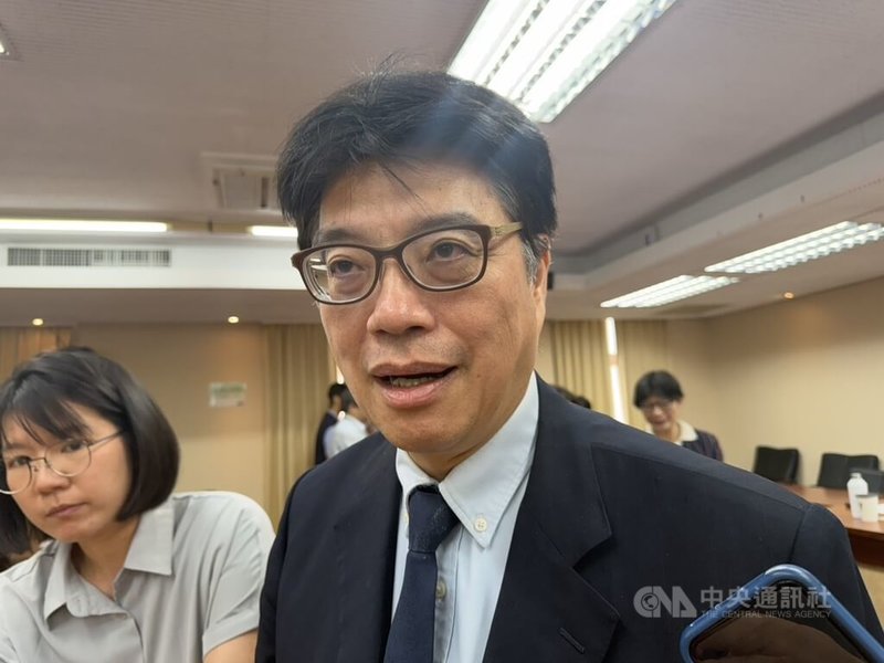 針對中國大陸國台辦批評政府設立「中國民眾聯繫窗口」，並聲稱會「堅決有力」反制，陸委會主委邱垂正17日回應，中國對內控制非常高壓，而這是各國都行之有年的機制。中央社記者呂佳蓉攝 115年6月17日