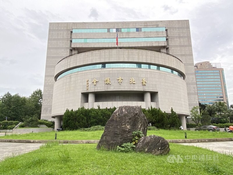 台北市議會法規委員會（圖）17日通過「北市建築物附設停車空間繳納代金及管理使用自治條例」修正案。若申請增設升降機致減少、取消設置法定停車位者，可免繳代金。中央社記者黃麗芸攝 115年6月17日