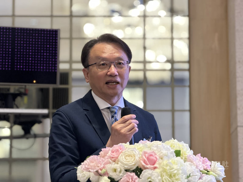 宏碁董事長陳俊聖17日出席三三企業交流會受訪表示，記憶體等關鍵零組件的漲幅開始放緩，但尚未出現降價趨勢，雖然下半年PC出貨量可能下滑，平均售價的提升可支撐營收維持在不錯水準。中央社記者吳家豪攝　115年6月17日
