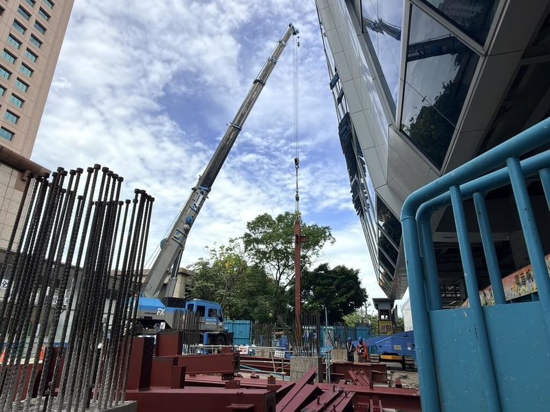 新北環狀線板橋站新增出入口工程預計2027年完工啟用，預估通勤族轉乘高鐵、台鐵及捷運板南線時間將大幅減少。（新北捷運局提供）中央社記者王鴻國傳真  115年6月17日