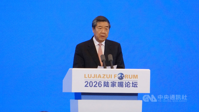 2026陸家嘴論壇開幕式暨全體大會17日上午在上海浦東香格里拉大酒店召開，中國國務院副總理何立峰致詞時針對國際貿易情況表示，中國「不惹事也不怕事」，針對一些國家和組織對中國實施單邊制裁和域外管轄，將立法設置阻斷反制條款。中央社記者廖文綺上海攝　115年6月17日