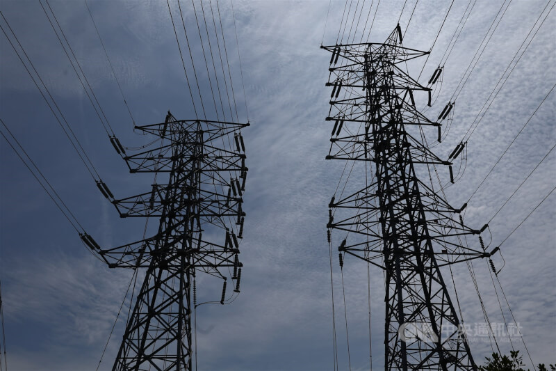 圖為台北市內湖區高壓電塔。（中央社檔案照片）