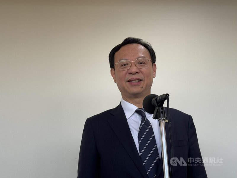 健康幣規劃適用於18歲以上成人，衛福部長石崇良18日說明，首波擬納公費成人篩檢、3大疫苗接種及生活型態評估，做就有錢幣。中央社記者沈佩瑤攝　115年6月18日
