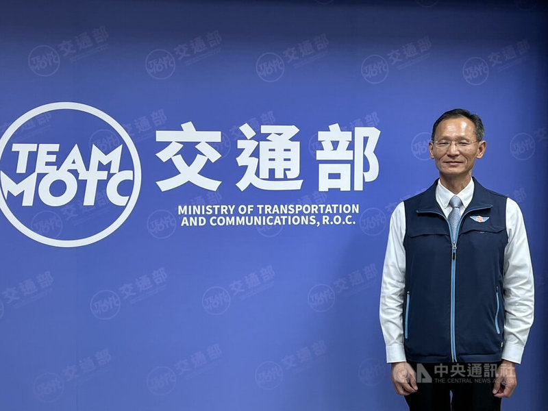 汽車燃料使用費更名為公路使用養護安全管理費，公路局長林福山18日表示，今年7月是更名後首度開徵，繳納金額、繳費時間與管道皆與以往相同。中央社記者黃巧雯攝 115年6月18日