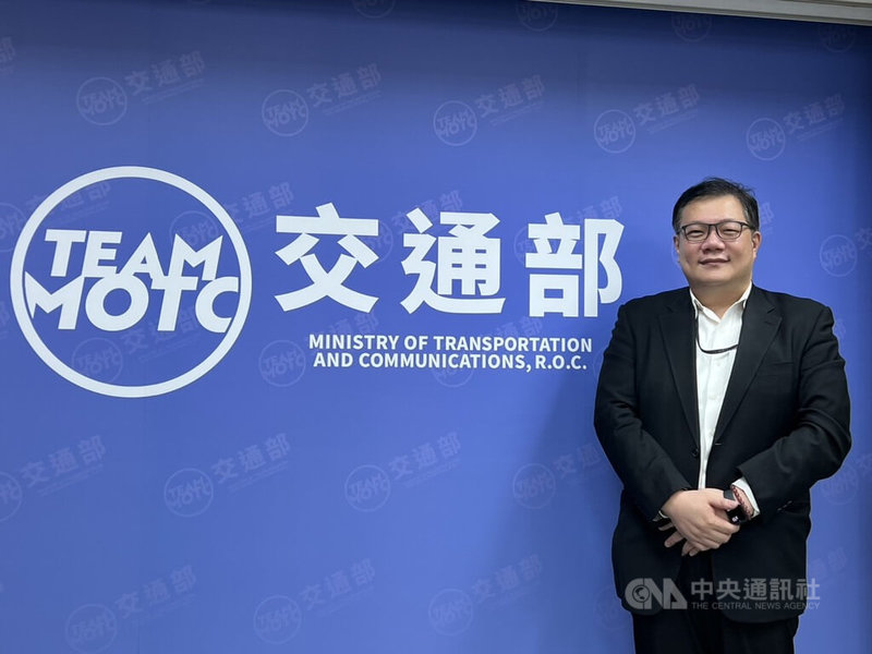 毒駕頻傳,交通部預告修法,公共運輸及監理司專門委員趙晉緯18日說,將設換照觀察制度,須完成戒癮治療或講習後,半年內未吸毒,才能換3年短期駕照,設6年觀察期,擬7月中旬施行。中央社記者黃巧雯攝 115年6月18日