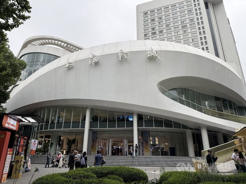 受日中關係惡化影響，2026年上海電影節沒有放映任何日本電影，情況罕見。圖為上海國際電影節主會場「上海影城」，許多電影都會在這邊放映。中央社記者廖文綺上海攝　115年6月18日