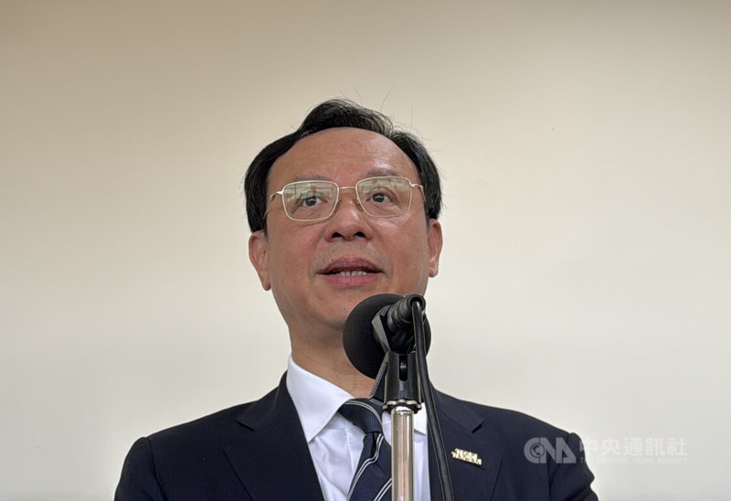 立法院社福及衛環委員會18日審查115年度衛生福利部主管相關預算，邀衛福部長石崇良率衛福部官員列席，石崇良會前接受媒體聯訪時，針對電子煙危害青少年議題做出回應。中央社記者沈佩瑤攝　115年6月17日
