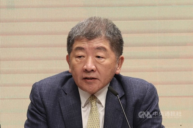 「中央毒防作為說明記者會」18日下午在行政院舉行，政委陳時中（圖）出席表示，目前中央檢驗新興毒品量能已超過負荷，因此規劃在6間公立醫院建緩衝區，盼補上約8600件檢驗量能。中央社記者吳家昇攝　115年6月18日