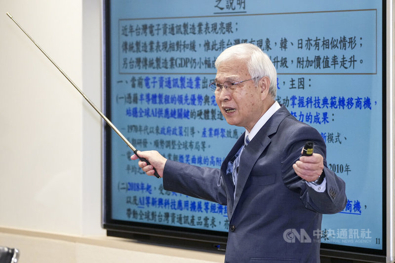 中央銀行18日舉行第2季理監事聯席會議並召開會後記者會,央行總裁楊金龍(圖)會中簡報說明國內外經濟金融情勢及貨幣政策考量。中央社記者鄭清元攝 115年6月18日