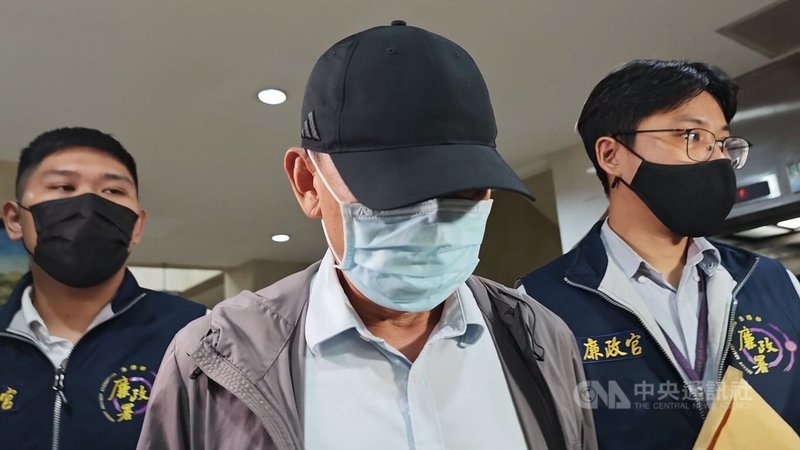 台電核二廠前廠長曾文煌涉嫌收賄，114年被檢方起訴，北檢進一步查出核二廠有4件採購案疑有公務員涉收賄，17日約談曾文煌、現任陳姓副廠長（中）、朱姓課長等9人。檢察官18日將曾、陳、朱聲押禁見。中央社記者林長順攝　115年6月18日
