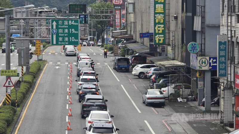 圖為蘇花路廊蘇澳段的車流。（示意圖／中央社檔案照片）