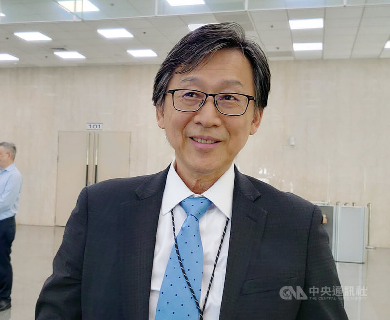 台灣光罩18日召開股東常會，總經理陳立惇受訪表示，14吋大尺寸光罩預計第3季完成裝機，將於第4季開始貢獻營收，下半年營收可望優於上半年。中央社記者張建中攝　115年6月18日