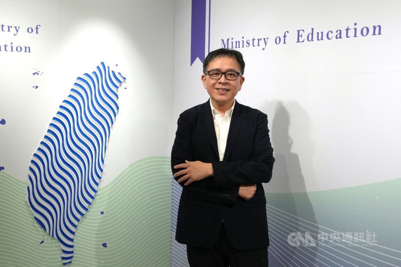 教育部資訊及科技教育司司長葉家宏（圖）19日接受中央社專訪，回應AI（人工智慧）對教育的衝擊，他強調，AI會改變教育，但教育本質不會變，學生需要的不只是知識，更需要理解、關懷和陪伴。中央社記者陳至中台北攝　115年6月19日
