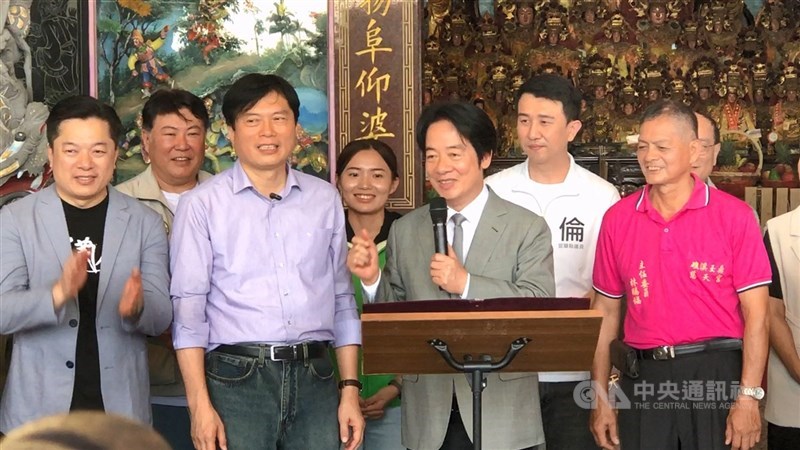 圖為賴總統16日到宜蘭參香。（中央社檔案照片）
