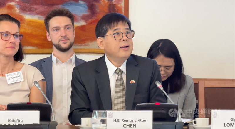 捷克眾議院18日舉行「捷克與台灣至今的合作成果」會議。駐捷克代表陳立國出席並分享雙邊關係發展的歷史軌跡,他說:「捷克是台灣在歐洲最親密的夥伴之一。」中央社記者劉郁葶布拉格攝 115年6月19日
