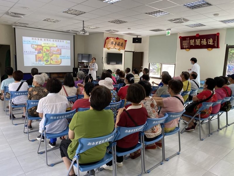 醫院營養師觀察發現，減重班結構正悄悄改變，除了以往常見的更年期以後婦女，也出現青壯年。（基隆長庚提供）中央社記者沈佩瑤傳真　115年6月21日