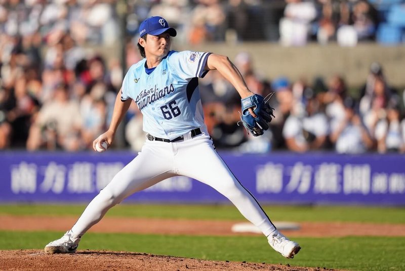 中華職棒富邦悍將隊21日對戰樂天桃猿隊，悍將投手李東洺（圖）8局失1分好投，幫助球隊以3比1奪勝，李東洺取得個人9連勝，也寫下生涯單場最長投球局數。（富邦悍將隊提供）中央社記者蘇志畬傳真　115年6月21日