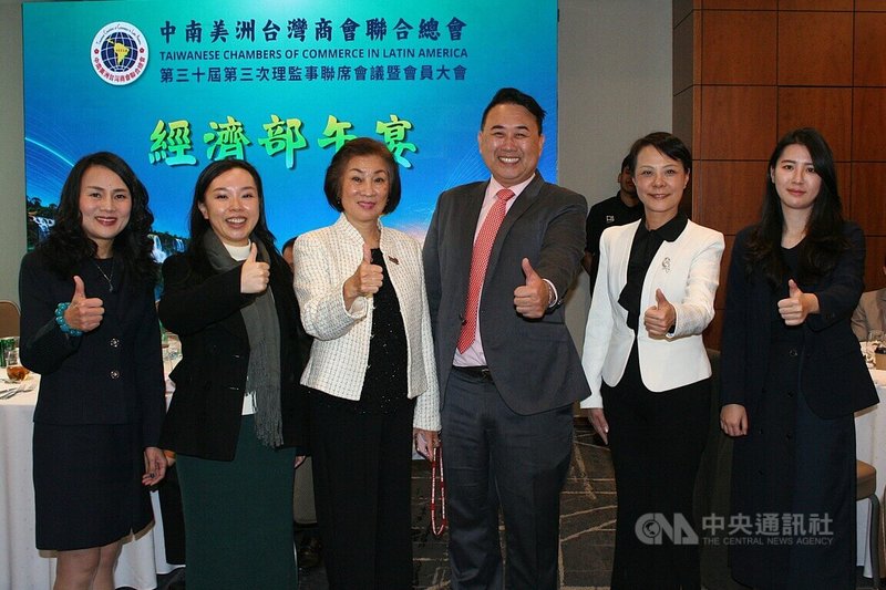 中南美洲台灣商會聯合總會會議19日至21日在聖保羅舉行。經濟部20日於希爾頓酒店舉辦午宴，強調台灣紡織業以創新科技與環保布料供應2026年世界盃多國球衣，展現台灣在國際舞台的關鍵地位。中央社記者唐雅陵聖保羅攝　115年6月21日