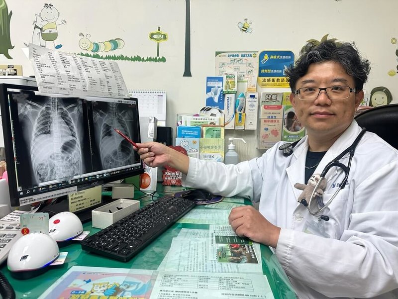 9歲女童異常口渴，狂喝水，後出現呼吸急促、全身虛弱，就醫診斷為第一型糖尿病合併糖尿病酮酸中毒，緊急收治加護病房治療。豐原醫院兒科主任醫師馬志豪（圖）22日指出，第一型糖尿病屬自體免疫疾病，主要是胰島素分泌不足，導致血糖無法正常代謝，兒童初期症狀容易被誤認為感冒、腸胃炎或單純疲累，不少患者確診時已出現糖尿病酮酸中毒等危急狀況。（豐原醫院提供）中央社記者趙麗妍傳真　115年6月22日
