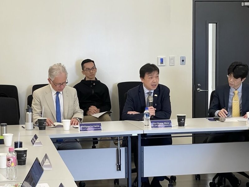 陸委會副主委沈有忠（右2）22日表示，日前中共宣稱在台灣東部海域實施「常態化的近海治理」，是新型態的灰帶衝突。（陸委會提供）中央社　115年6月22日