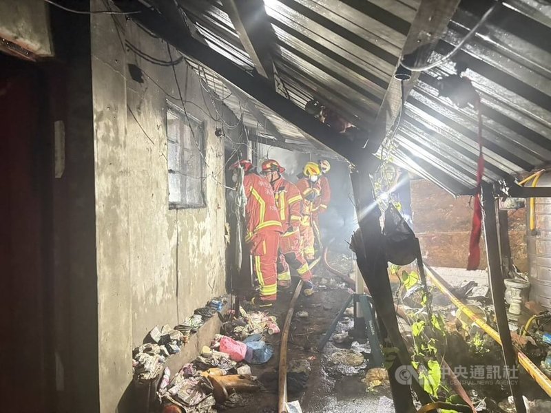 新北市土城區金城路一處平房22日凌晨發生火警，造成1人死亡，由於火場已斷電多時，疑點蠟燭釀災。（翻攝照片）中央社記者王鴻國傳真　115年6月22日